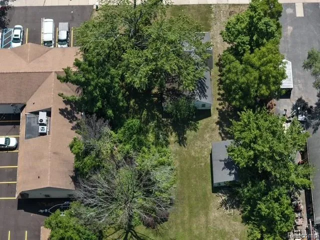 8120 Macomb Street Grosse Ile Township, MI 48138