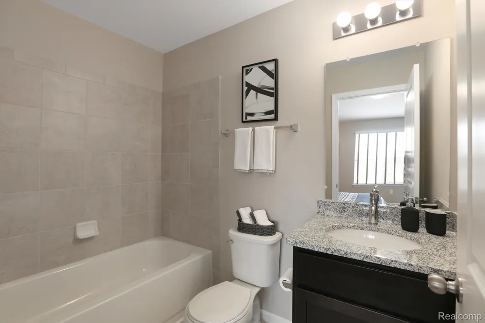 23611 Trailview Lane #32 Farmington City, MI 48336