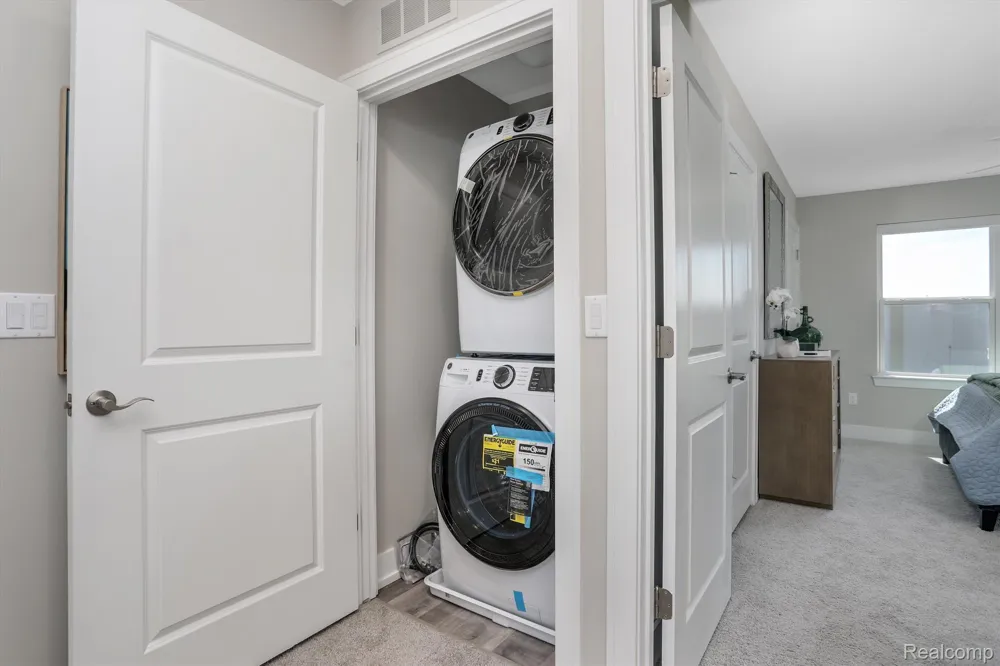 23611 Trailview Lane #32 Farmington City, MI 48336