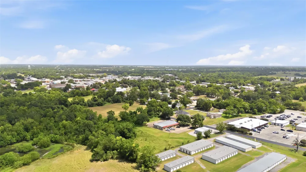 810 S State Street Madisonville, TX 77864
