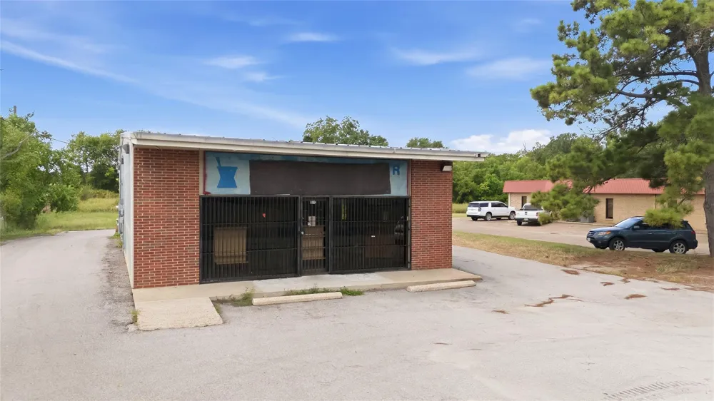810 S State Street Madisonville, TX 77864