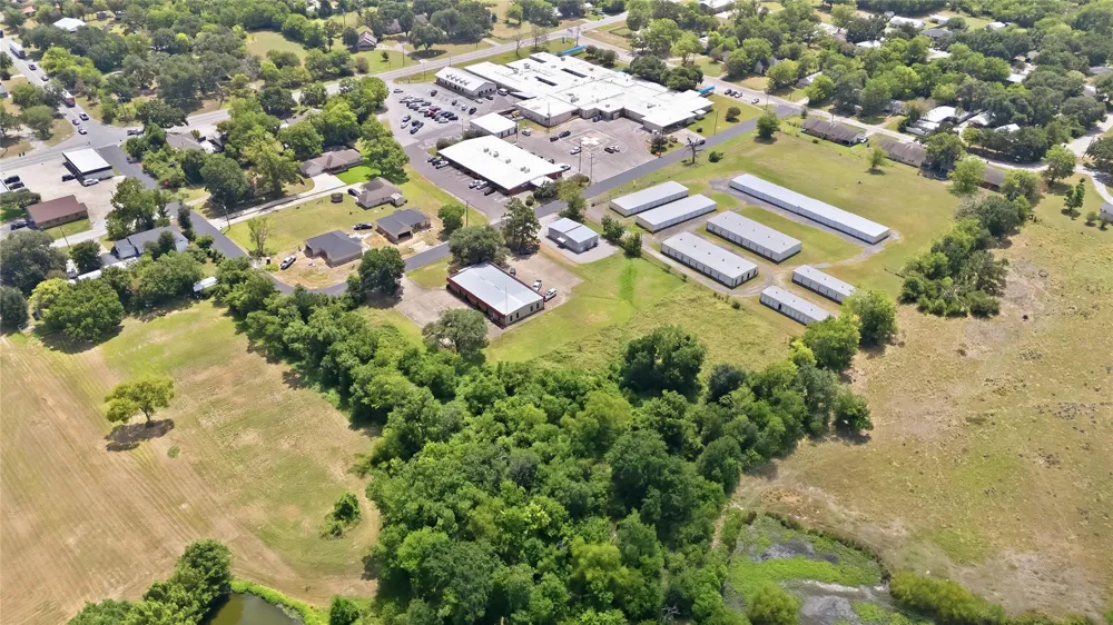 810 S State Street Madisonville, TX 77864
