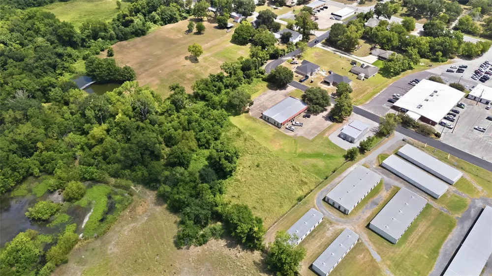 810 S State Street Madisonville, TX 77864