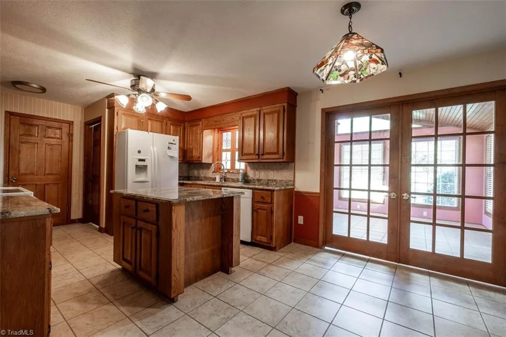 173 Old Meadowbrook Lane Elkin, NC 28621