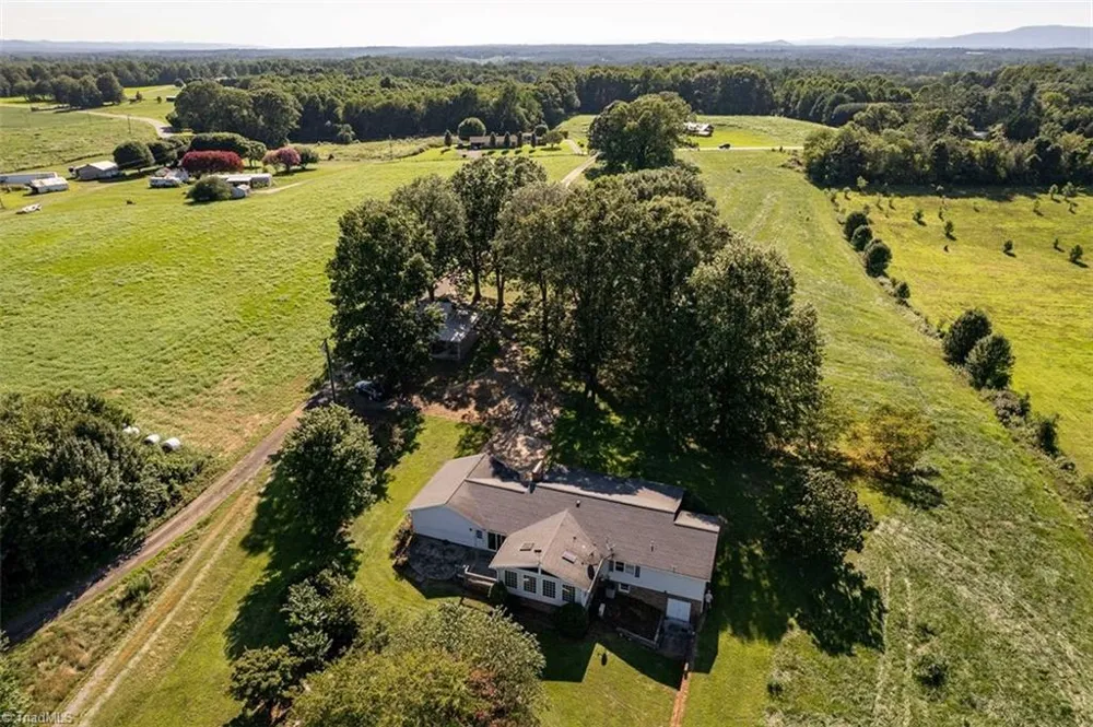 173 Old Meadowbrook Lane Elkin, NC 28621