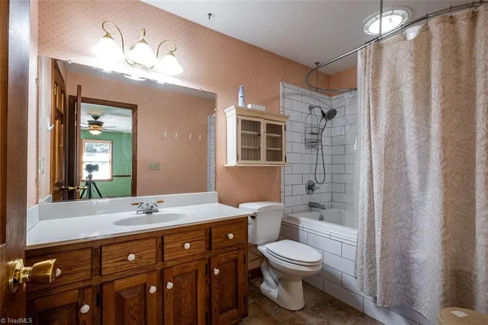 173 Old Meadowbrook Lane Elkin, NC 28621