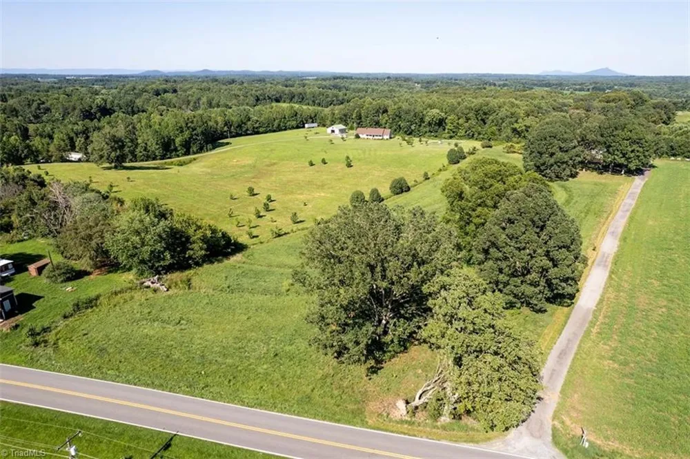 173 Old Meadowbrook Lane Elkin, NC 28621