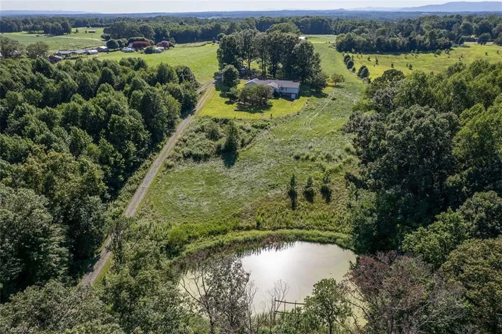 173 Old Meadowbrook Lane Elkin, NC 28621