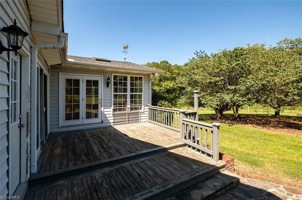 173 Old Meadowbrook Lane Elkin, NC 28621