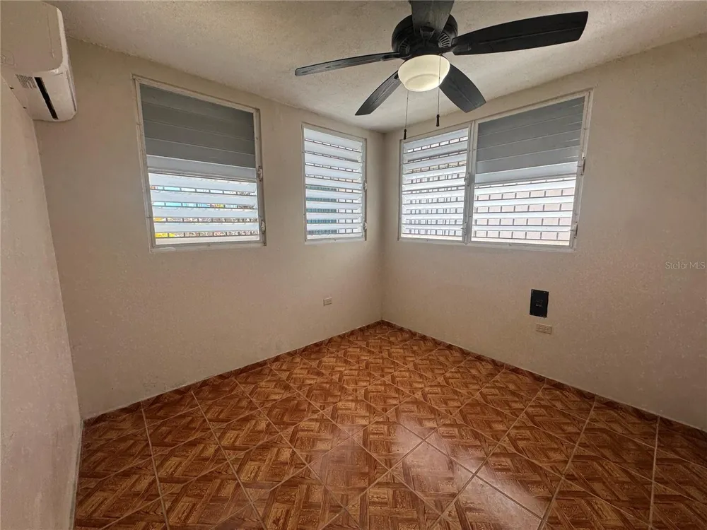 11-AK URB. LEVITTOWN LAKES CLL PASEO MAGDALENA Toa Baja, PR 00949