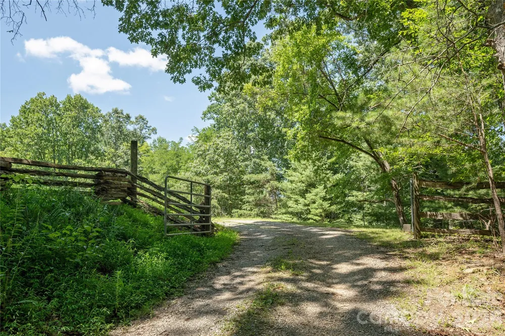 47 Buchanan Lane Canton, NC 28716