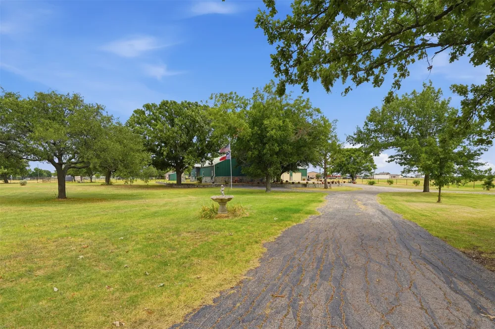 8165 Jackson Road Krum, TX 76249