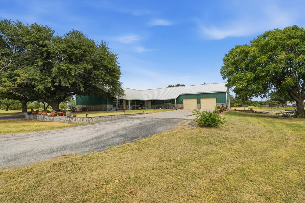 8165 Jackson Road Krum, TX 76249
