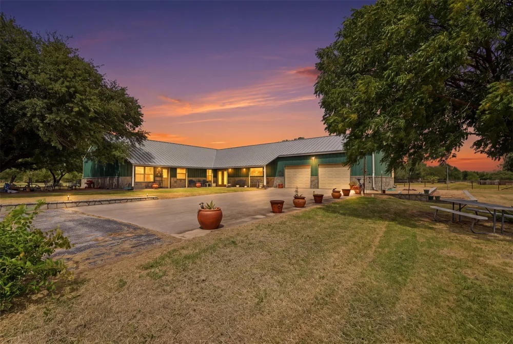 8165 Jackson Road Krum, TX 76249
