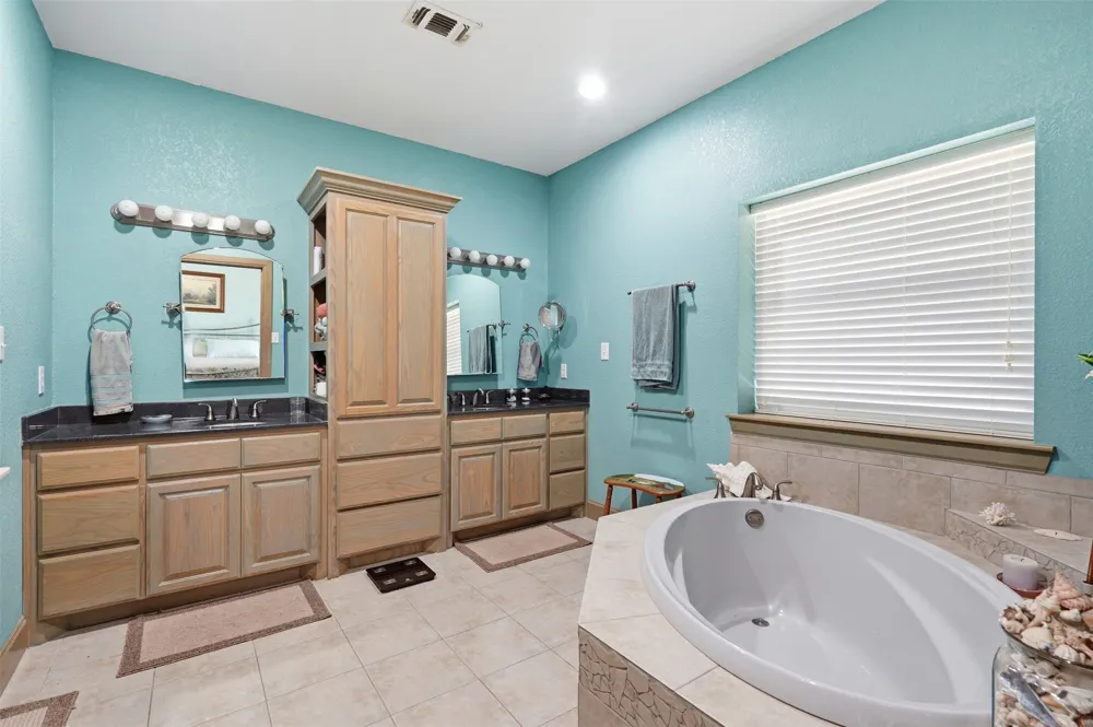 8165 Jackson Road Krum, TX 76249