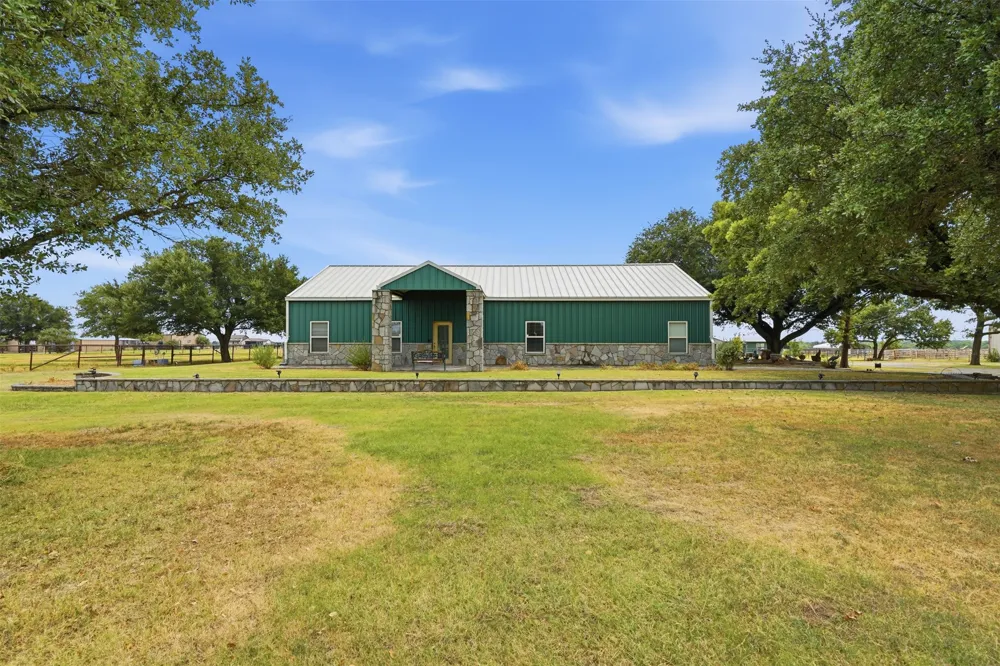 8165 Jackson Road Krum, TX 76249