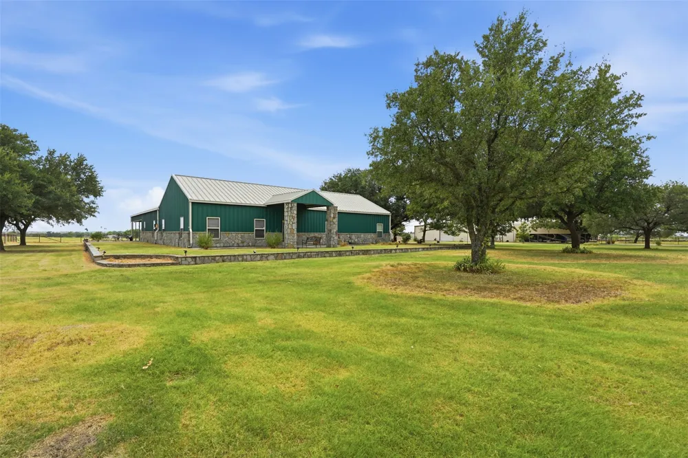 8165 Jackson Road Krum, TX 76249