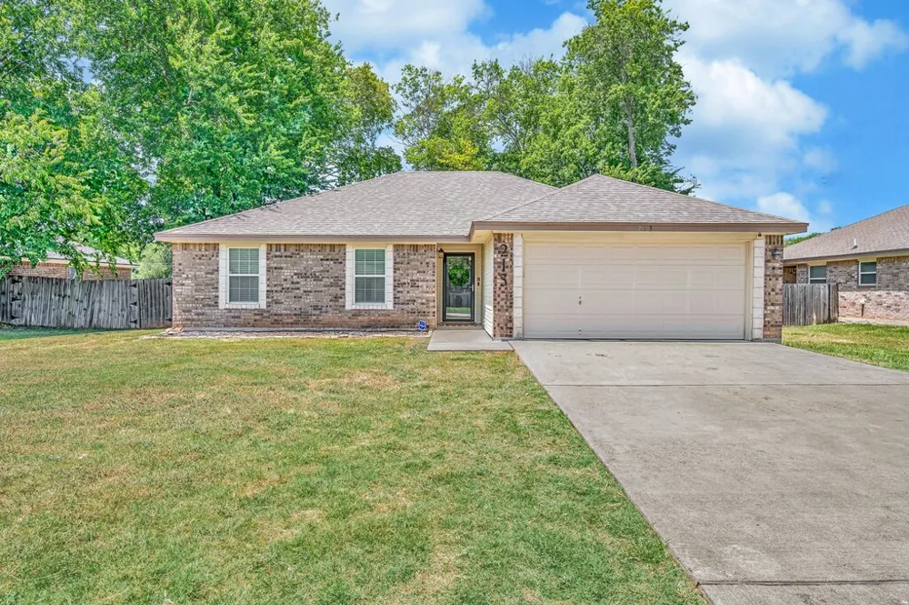 213 Woodlands Boulevard Bellmead, TX 76705
