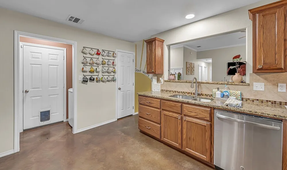 213 Woodlands Boulevard Bellmead, TX 76705