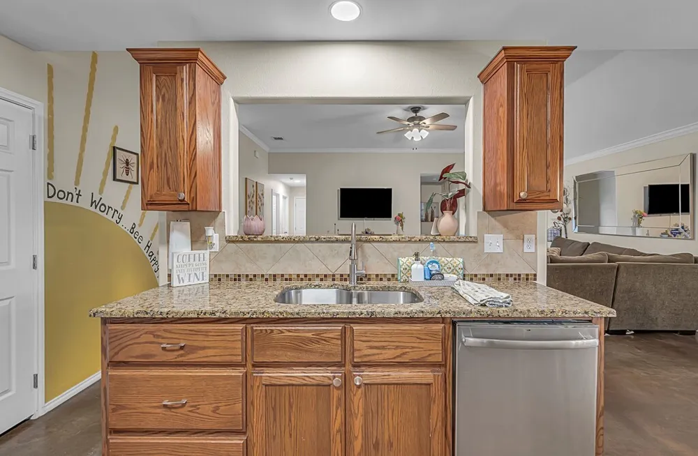 213 Woodlands Boulevard Bellmead, TX 76705