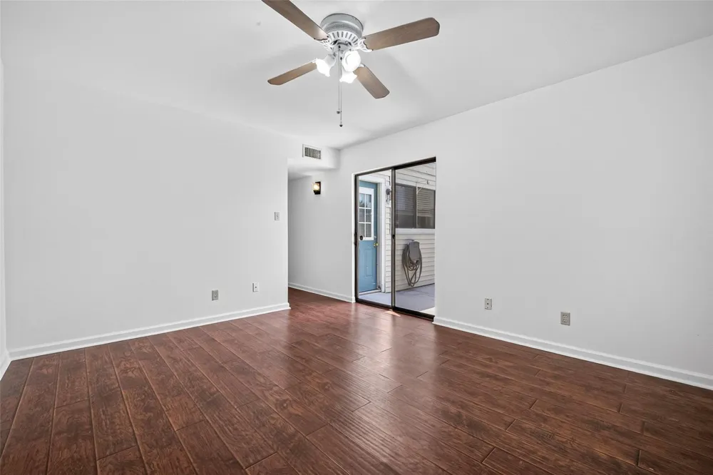 6401 Deihl Road #902 Houston, TX 77092