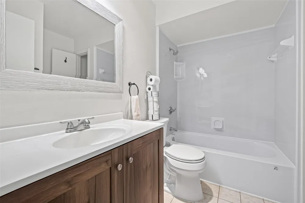 6401 Deihl Road #902 Houston, TX 77092
