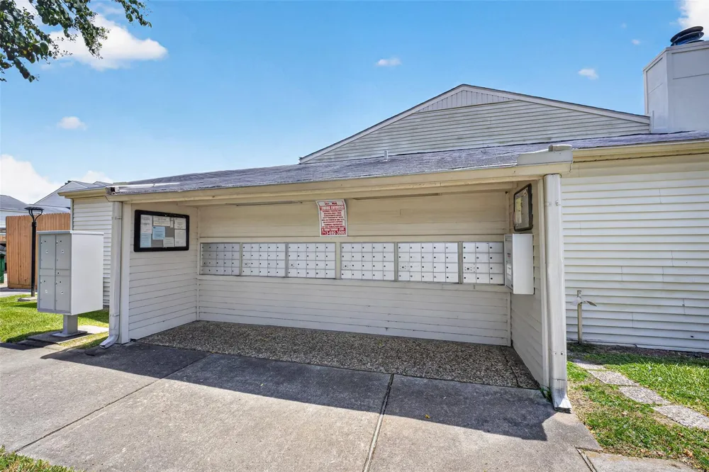 6401 Deihl Road #902 Houston, TX 77092