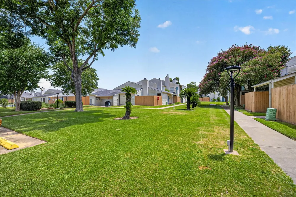 6401 Deihl Road #902 Houston, TX 77092