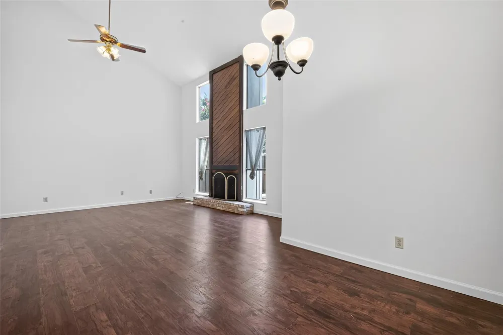 6401 Deihl Road #902 Houston, TX 77092