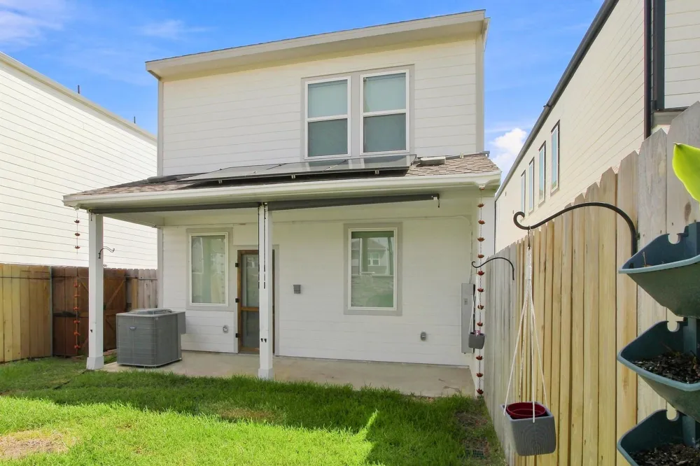 2186 Shady Pier Drive Kemah, TX 77565