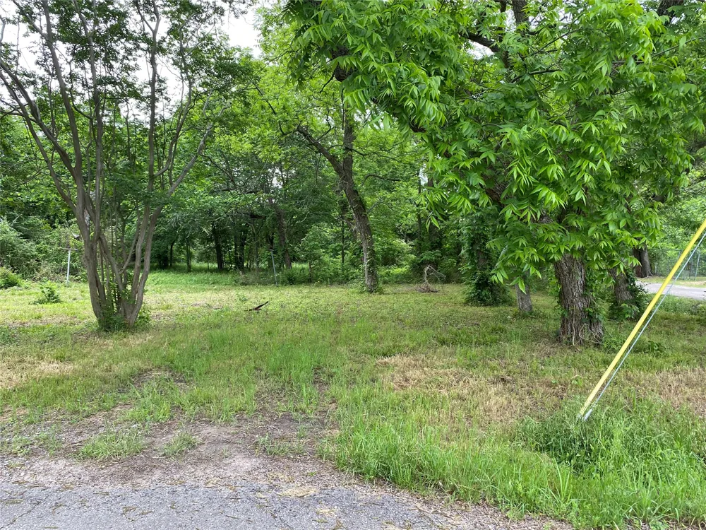 102 Elm Street Bonham, TX 75418