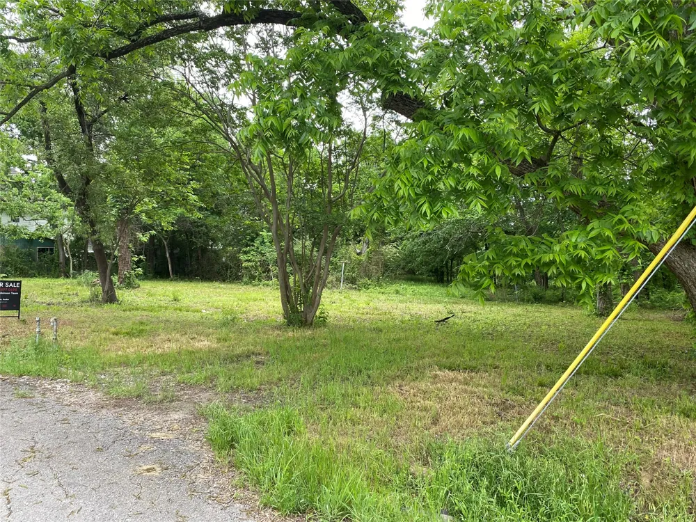 102 Elm Street Bonham, TX 75418