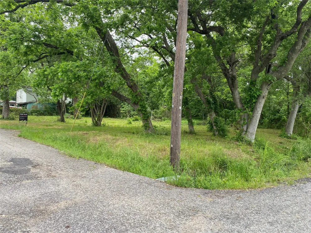 102 Elm Street Bonham, TX 75418