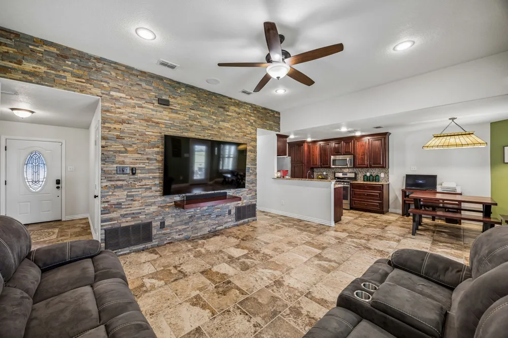 206 King George Way Ponder, TX 76259