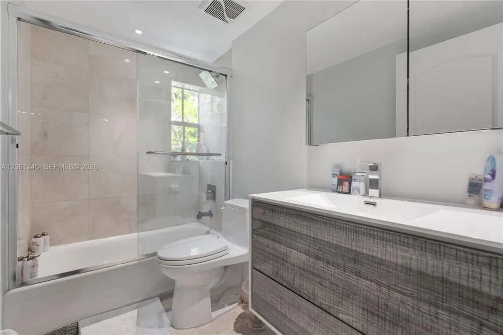 18460 NE 30th Ave #18460 Aventura, FL 33160