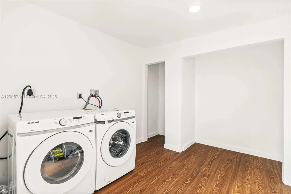 1121 NW 57th St Miami, FL 33127