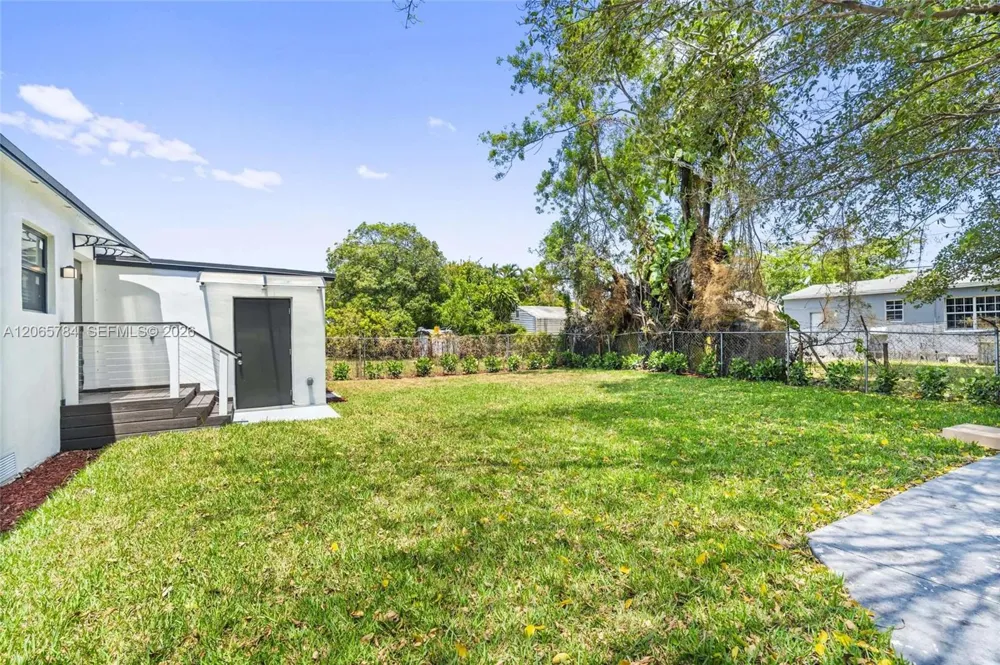 1121 NW 57th St Miami, FL 33127