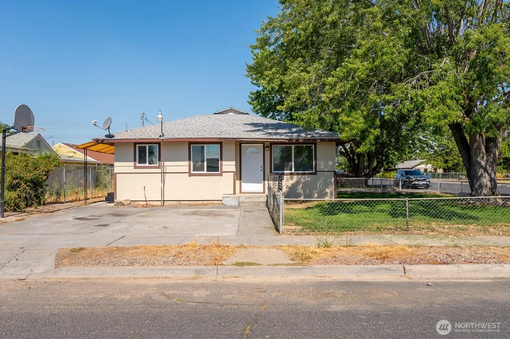 2104 W Spruce Street Moses Lake, WA 98837