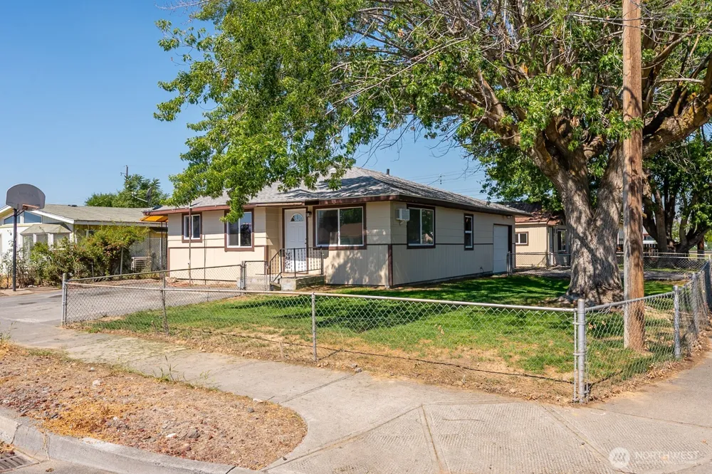 2104 W Spruce Street Moses Lake, WA 98837