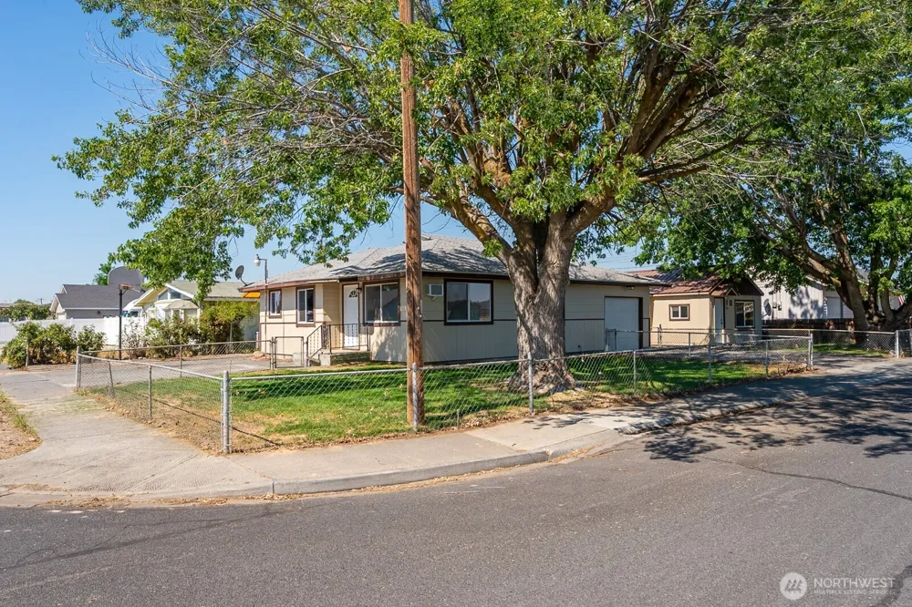 2104 W Spruce Street Moses Lake, WA 98837