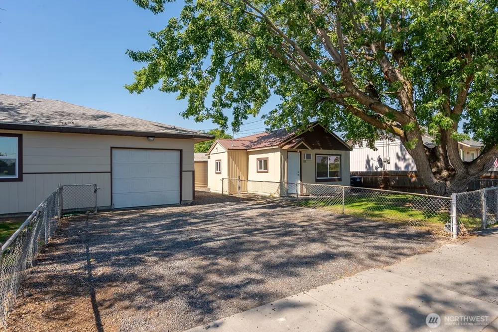 2104 W Spruce Street Moses Lake, WA 98837