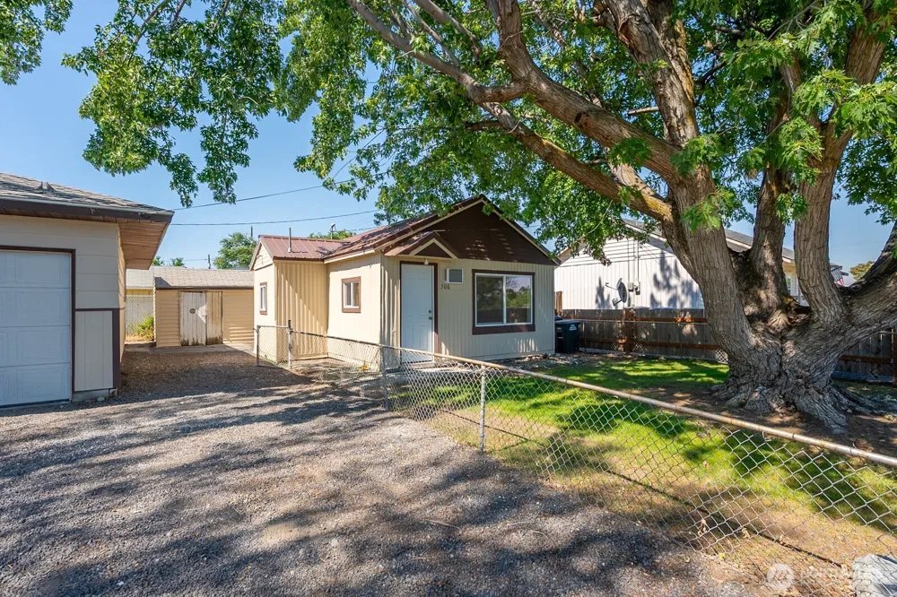 2104 W Spruce Street Moses Lake, WA 98837