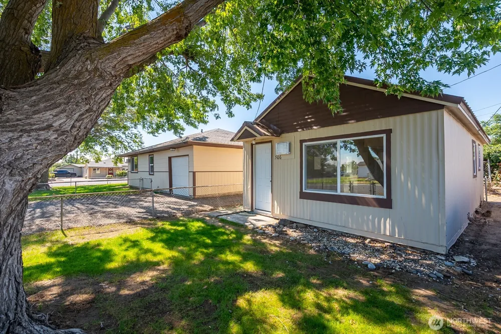 2104 W Spruce Street Moses Lake, WA 98837