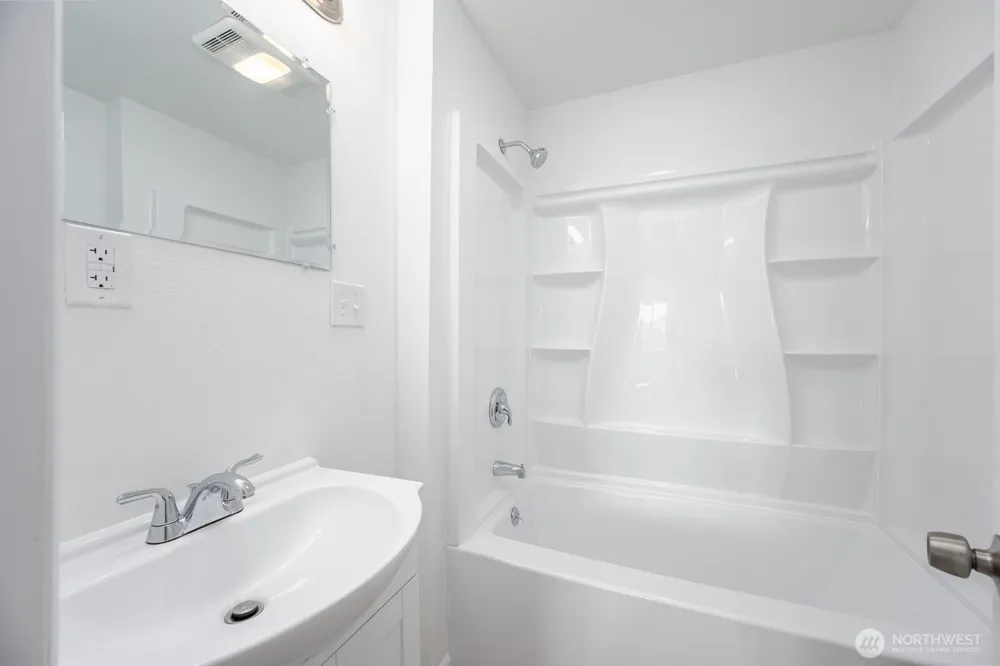 2104 W Spruce Street Moses Lake, WA 98837