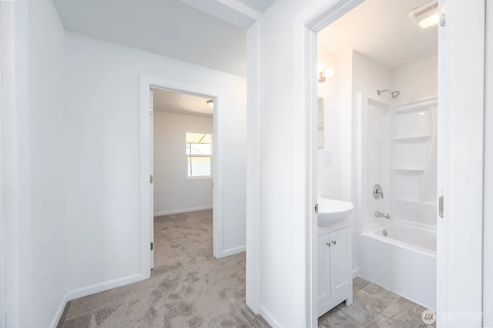 2104 W Spruce Street Moses Lake, WA 98837