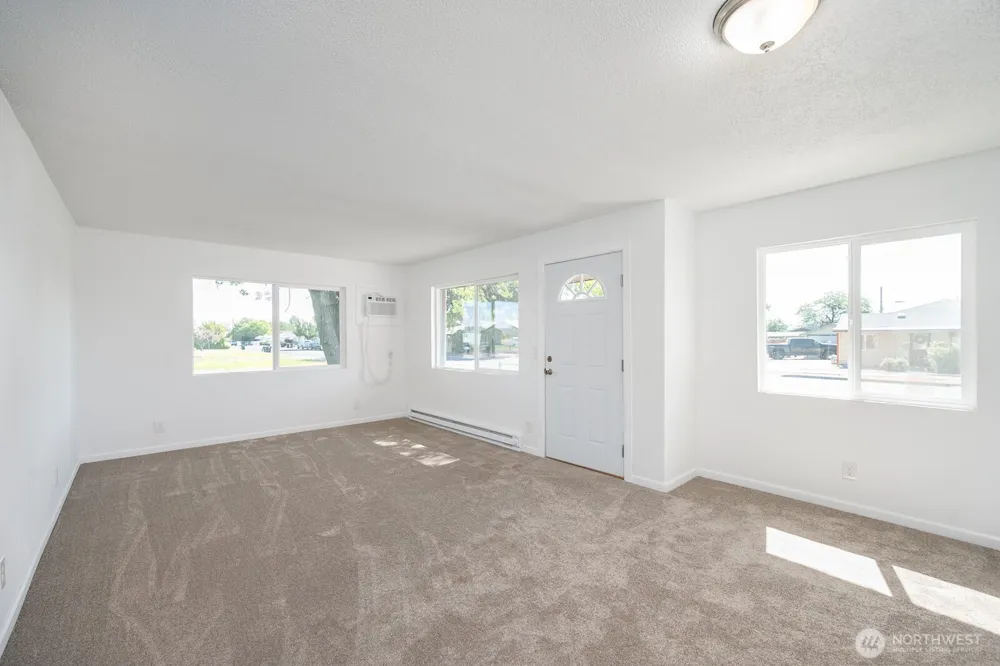 2104 W Spruce Street Moses Lake, WA 98837