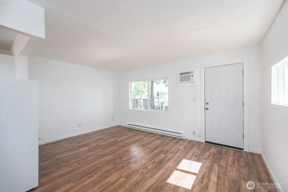 2104 W Spruce Street Moses Lake, WA 98837