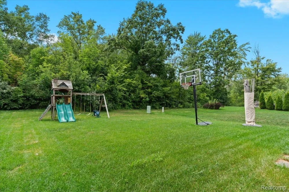 49645 Hartwick Drive Novi City, MI 48374