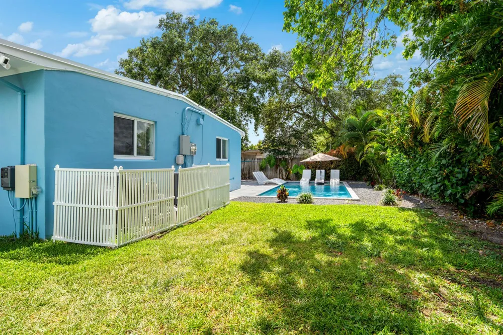 3305 SW 15th Street Fort Lauderdale, FL 33312
