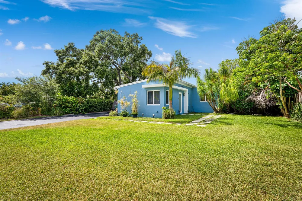 3305 SW 15th Street Fort Lauderdale, FL 33312